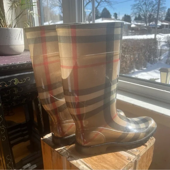 Plaid Rain Boots - Picture 5 of 11